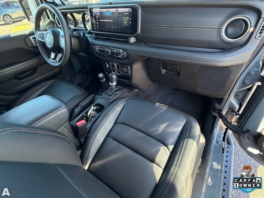 Used 2024 Jeep Wrangler Unlimited Sahara w/ Technology Group AWD/4WD image 11