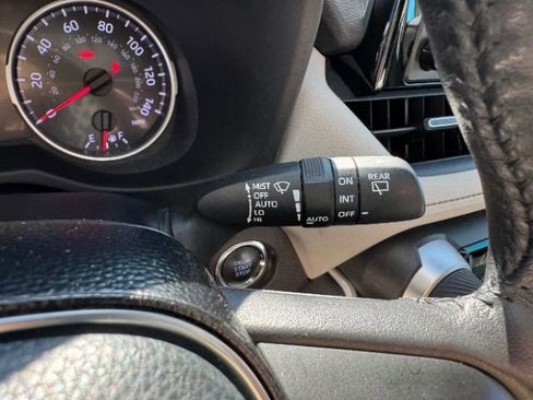 Used 2021 Toyota RAV4 XLE Premium image 25