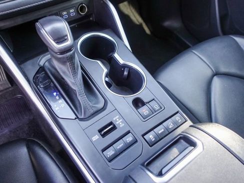 Certified 2022 Toyota Highlander XLE image 26
