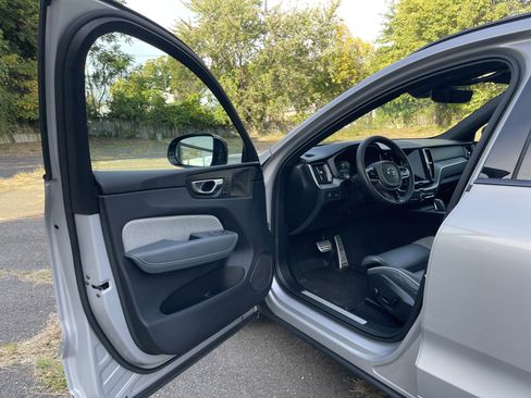 Used 2022 Volvo XC60 B5 R-Design image 39