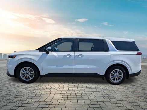 Used 2024 Kia Carnival LX FWD image 8