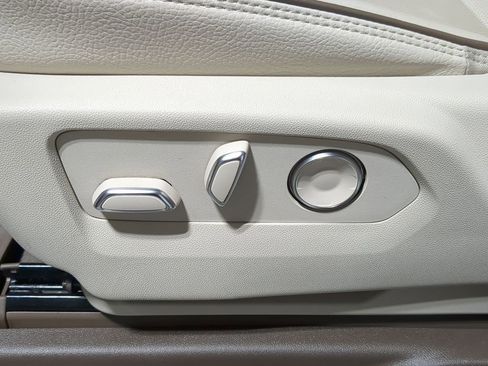 Used 2023 GMC Yukon XL Denali image 31