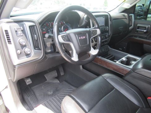 Used 2019 GMC Sierra 2500 SLT w/ Duramax Plus Package AWD/4WD image 22