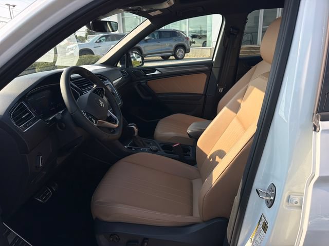 Certified 2024 Volkswagen Tiguan SE R-Line AWD/4WD image 9