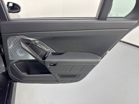 Used 2023 BMW 760i xDrive w/ Executive Package image 57