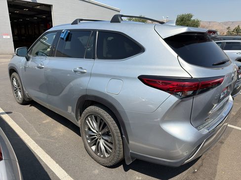 Used 2021 Toyota Highlander Platinum AWD/4WD image 7