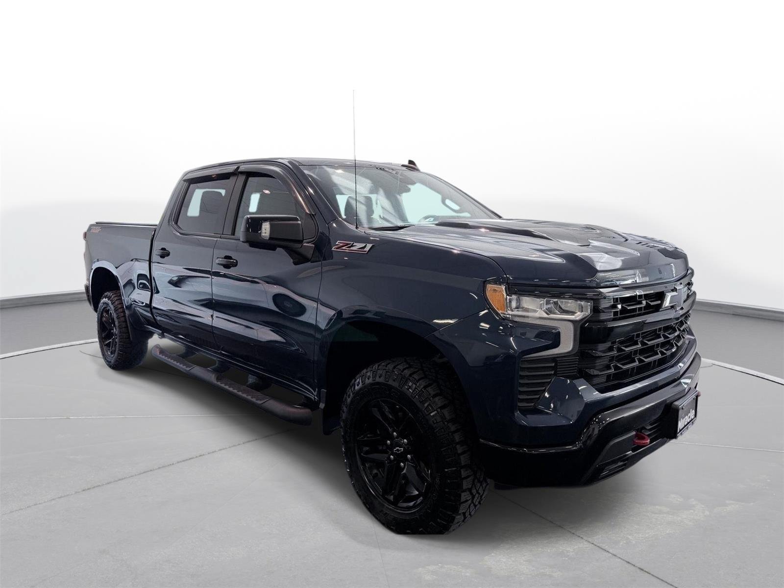 Used 2022 Chevrolet Silverado 1500 LT Trail Boss w/ LT Trail Boss Premium Package AWD/4WD image 9