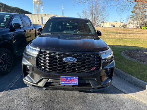 Used 2025 Ford Explorer ST image 7