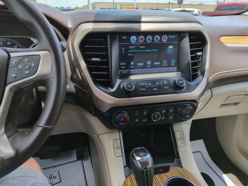 Used 2017 GMC Acadia Denali w/ Technology Package FWD image 17