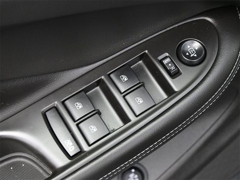 Used 2019 Buick Envision Essence image 4