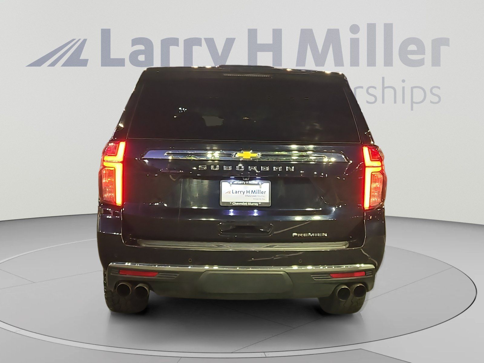 Used 2023 Chevrolet Suburban Premier AWD/4WD image 4
