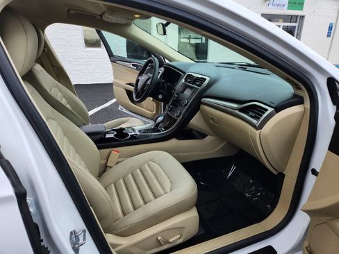 Used 2015 Ford Fusion SE FWD image 13
