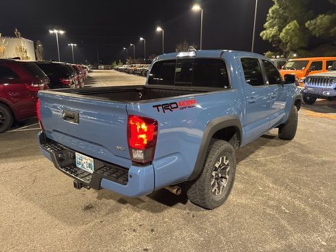 Used 2019 Toyota Tacoma TRD Off-Road image 2