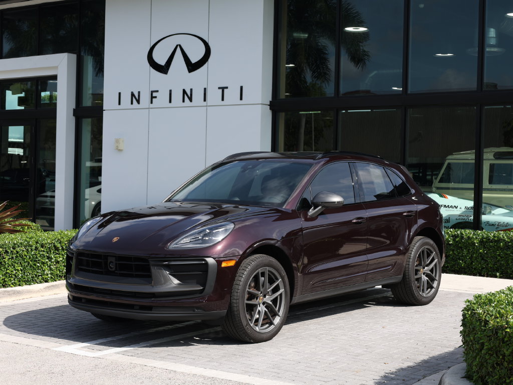 Used 2025 Porsche Macan Turbo AWD/4WD image 1