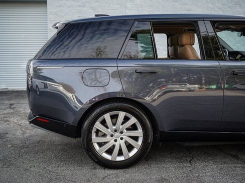 Used 2025 Land Rover Range Rover SE image 16