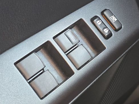 Used 2018 Toyota RAV4 XLE FWD image 23