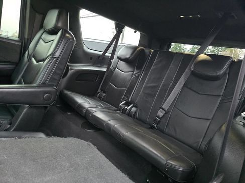 Used 2019 Cadillac Escalade ESV Platinum AWD/4WD image 18