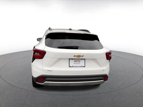 Used 2025 Chevrolet Trax LT w/ LT Convenience Package image 12