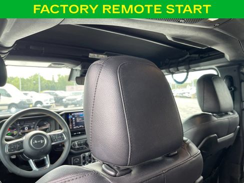 Used 2024 Jeep Wrangler Unlimited Sahara w/ Technology Group AWD/4WD image 12