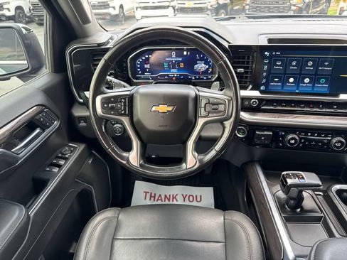 Used 2022 Chevrolet Silverado 1500 LTZ w/ LTZ Premium Package AWD/4WD image 13