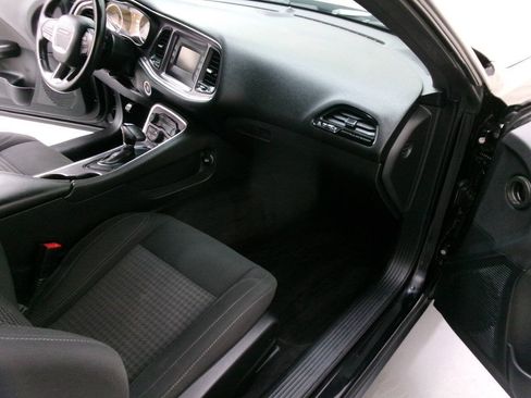 Used 2016 Dodge Challenger SXT RWD image 17