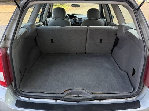 Used 2001 Ford Focus SE FWD image 14