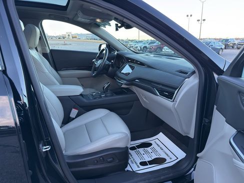 Certified 2022 Cadillac XT4 Premium Luxury w/ Driver Assist Package image 10