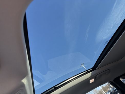 Used 2022 Ford Escape SE w/ SE Sport Appearance Package image 30