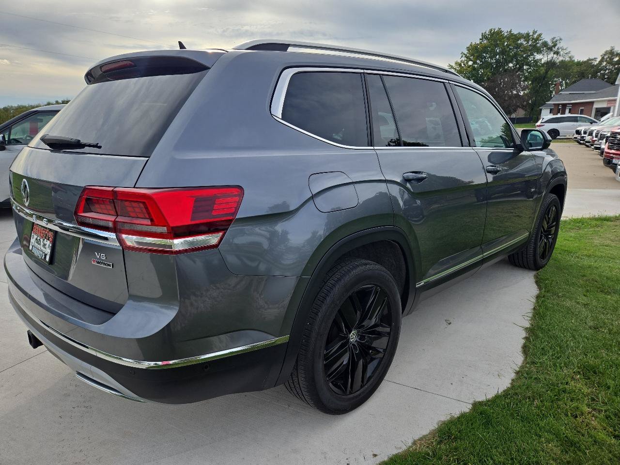 Used 2019 Volkswagen Atlas SEL Premium AWD/4WD image 4