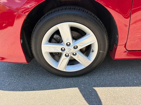 Used 2014 Toyota Camry SE FWD image 30