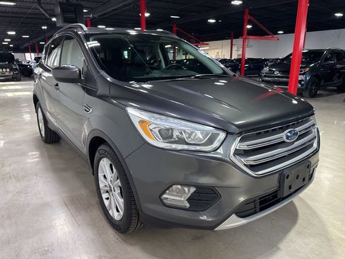 Used 2017 Ford Escape SE w/ SE Leather Comfort Package FWD image 8