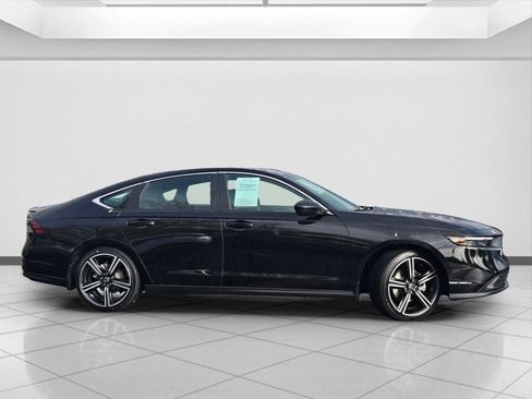 Used 2025 Honda Accord Sport image 4