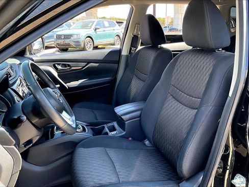 Used 2017 Nissan Rogue SV w/ Midnight Edition Package image 8