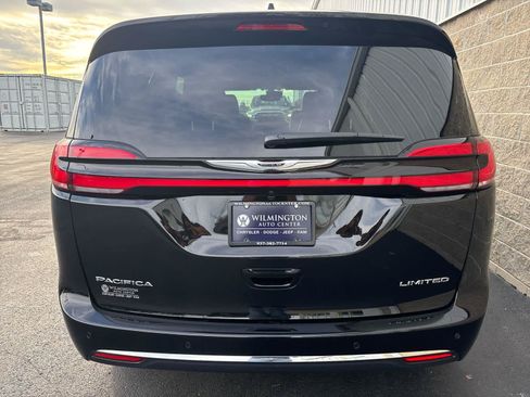 New 2026 Chrysler Pacifica Limited FWD image 7