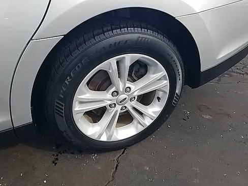 Used 2018 Ford Taurus SEL image 43