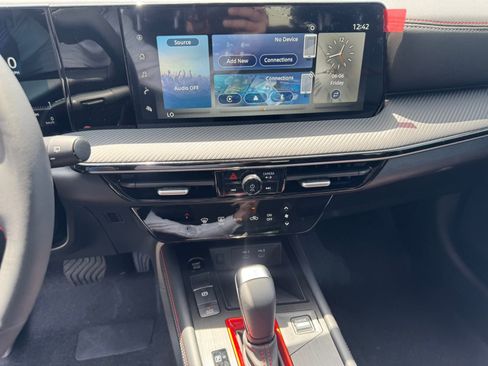 New 2025 Nissan Kicks SR image 11