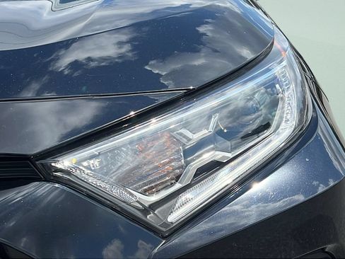 Used 2021 Toyota RAV4 XLE AWD/4WD image 24