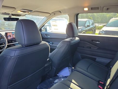 New 2026 Nissan Pathfinder SL FWD image 24