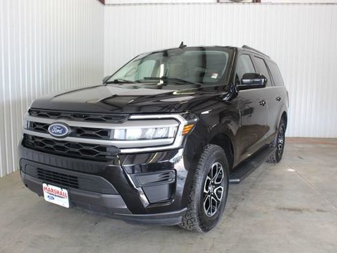 Used 2024 Ford Expedition XLT RWD image 3