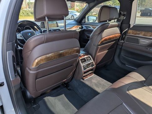Used 2017 BMW 750i image 24