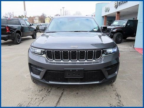 Certified 2023 Jeep Grand Cherokee Laredo w/ Luxury Tech Group I image 2