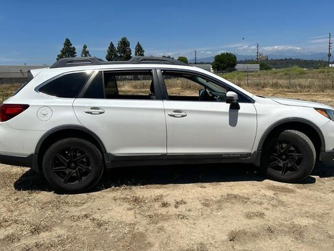 Used 2016 Subaru Outback 3.6R Limited AWD/4WD image 4