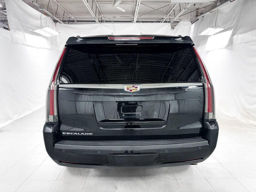 Used 2017 Cadillac Escalade Luxury AWD/4WD image 4