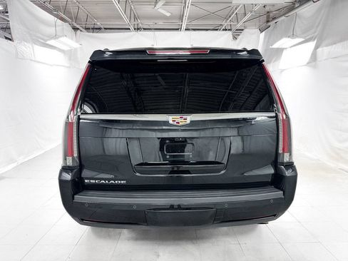 Used 2017 Cadillac Escalade Luxury AWD/4WD image 4