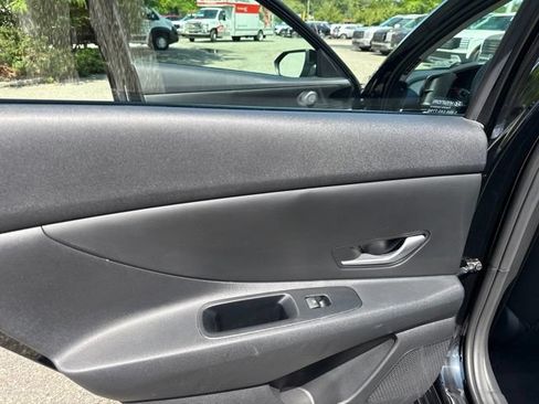 Used 2023 Hyundai Elantra SEL FWD image 30