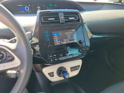 Used 2017 Toyota Prius One image 9