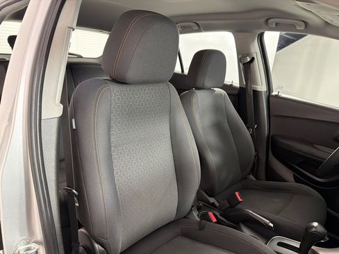 Used 2018 Chevrolet Trax LS w/ LPO, Protection Package FWD image 25