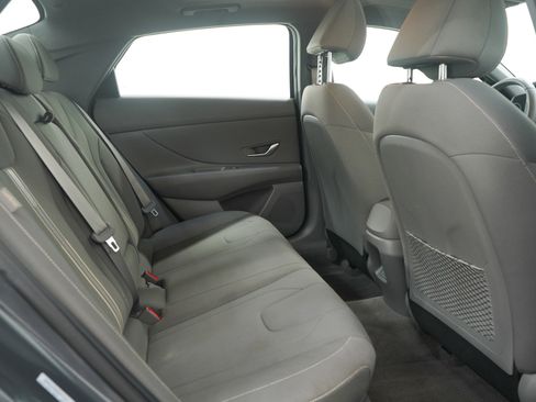 Used 2025 Hyundai Elantra SEL image 12