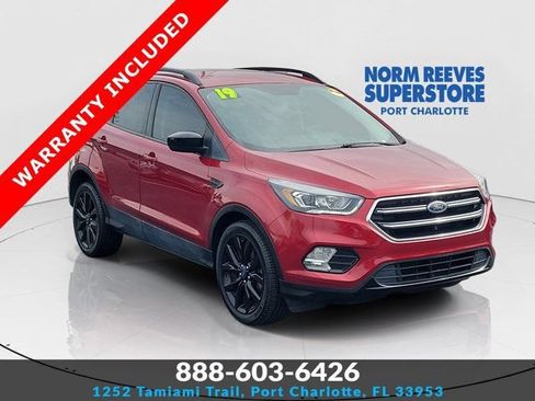 Used 2019 Ford Escape SE FWD image 1
