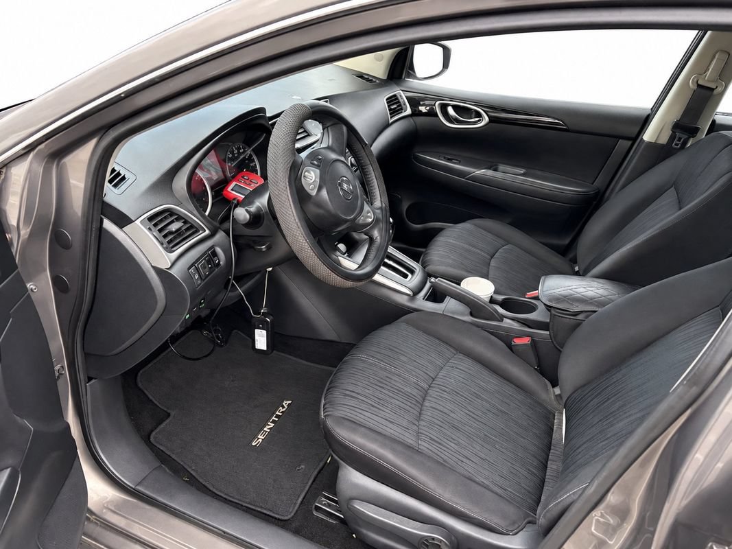 Used 2016 Nissan Sentra SV w/ Style Package FWD image 4